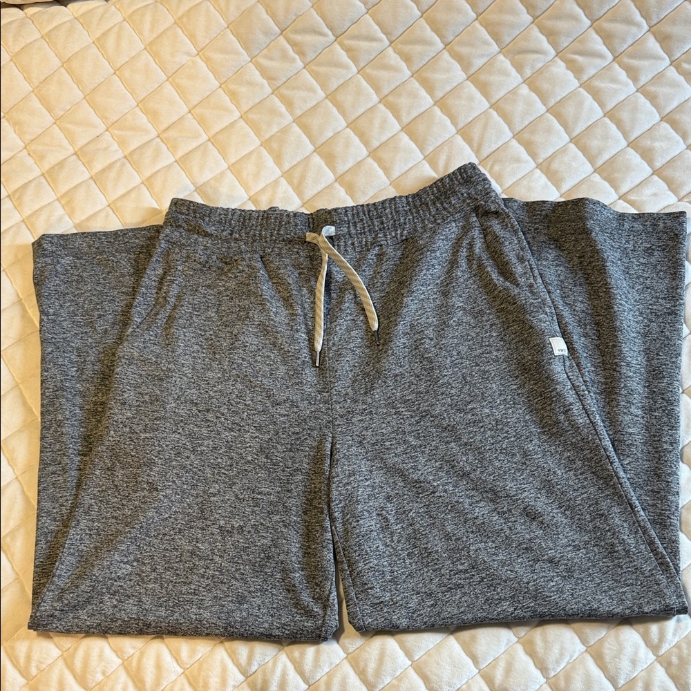 Vuori Heather Gray wide leg Pants S short 25.5” inseam